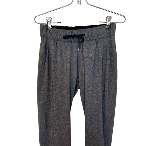 Lululemon On The Fly Pant Heathered Black 28” size 2 - Picture 3 of 8